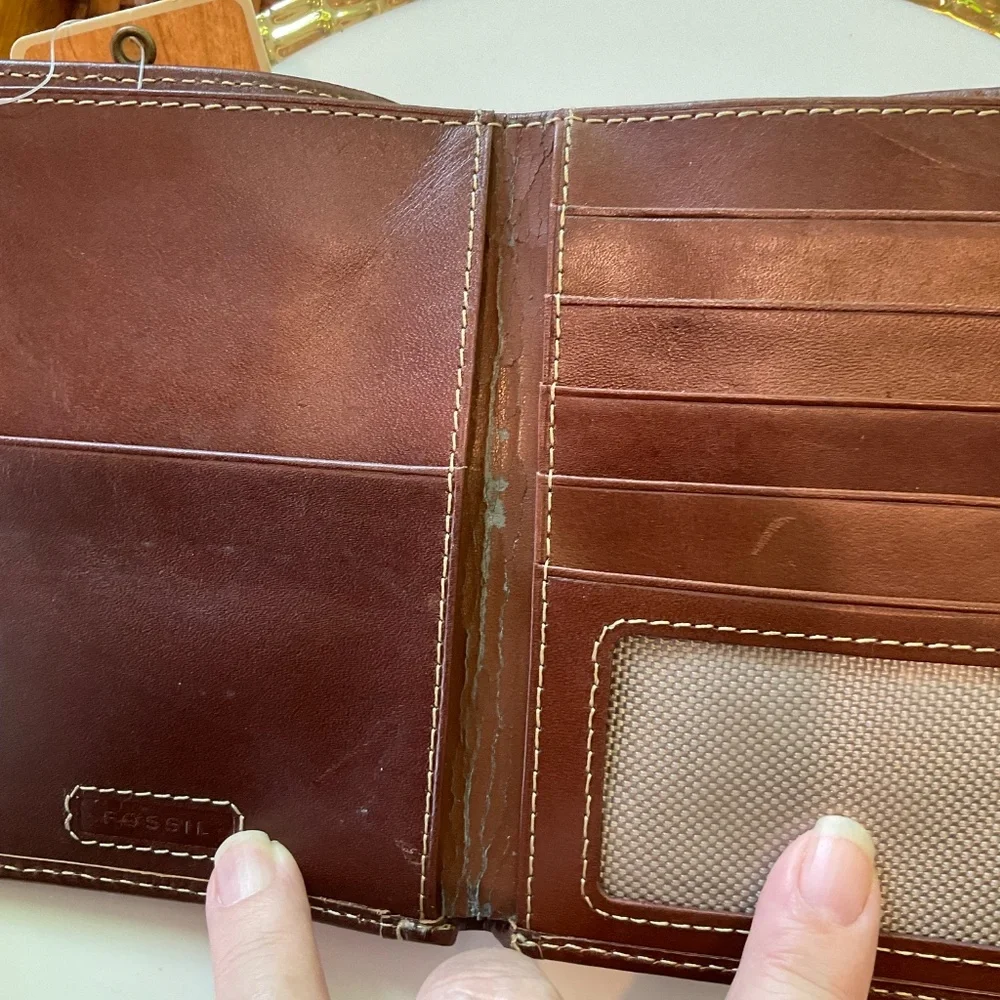 Fossil Men’s Passport Leather Wallet NWT